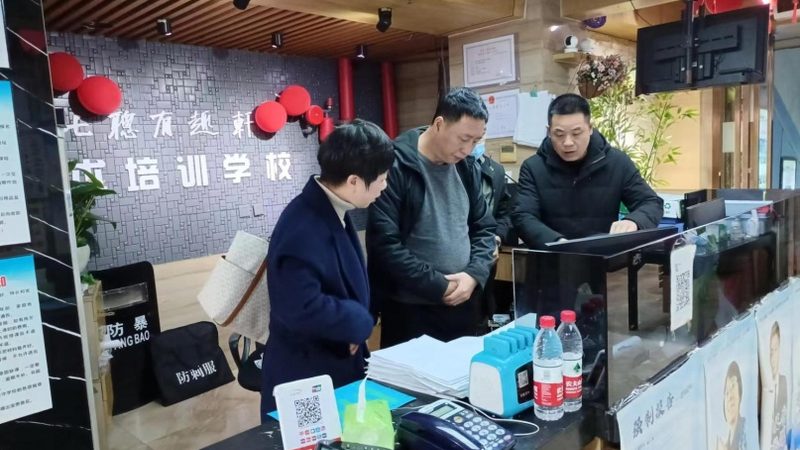 会计培训行业的收费标准通常由以下几个部分构成：